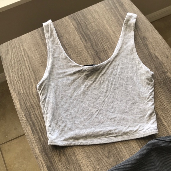 Elegant Black and Gray Women's Crop Tops - Picture 4 of 5